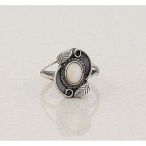 Sterling Silver Natural Mother of Pearl Ring Leaf Ring Size 6 1/4